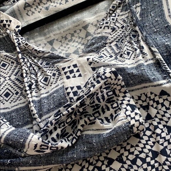 Vici blue and white 3/4 sleeve shirt! - Picture 3 of 3